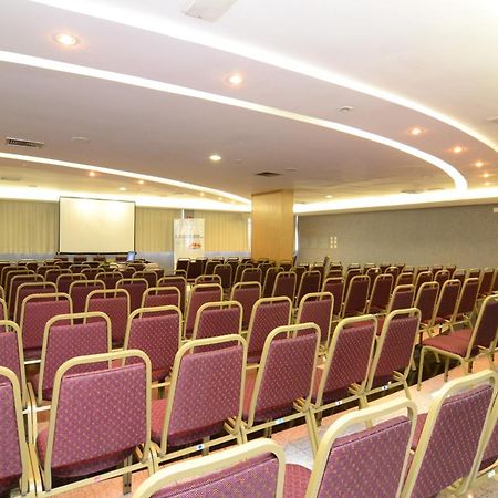 康斯坦丁诺艾文托斯酒店 尤西德福拉 外观 照片 The main auditorium
