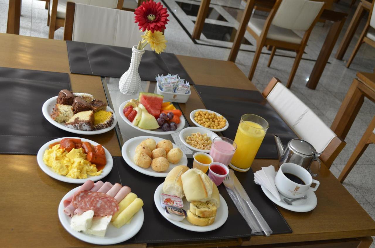 康斯坦丁诺艾文托斯酒店 尤西德福拉 外观 照片 A typical continental breakfast
