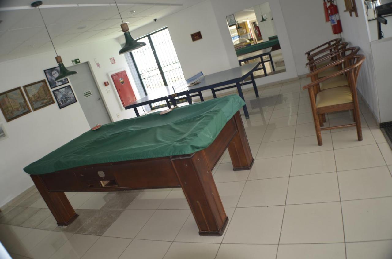 康斯坦丁诺艾文托斯酒店 尤西德福拉 外观 照片 A pool table at the station