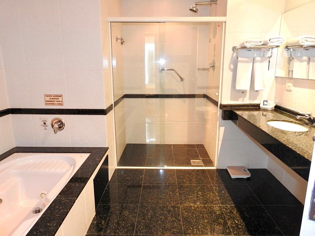 康斯坦丁诺艾文托斯酒店 尤西德福拉 外观 照片 A shower cubicle