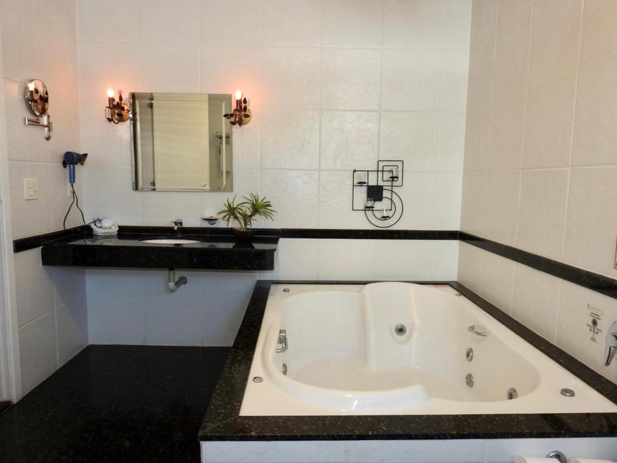 康斯坦丁诺艾文托斯酒店 尤西德福拉 外观 照片 A whirlpool bathtub