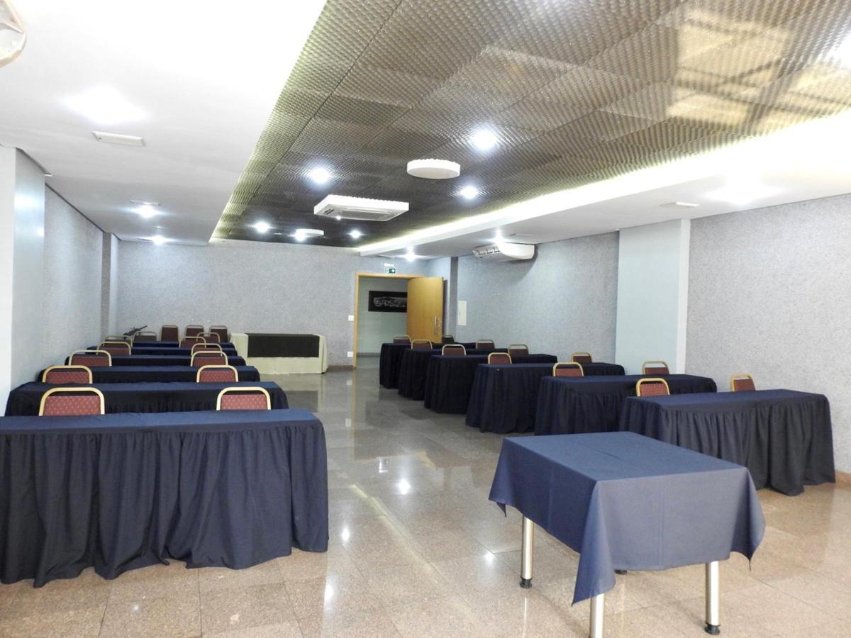 康斯坦丁诺艾文托斯酒店 尤西德福拉 外观 照片 A conference room at the hotel