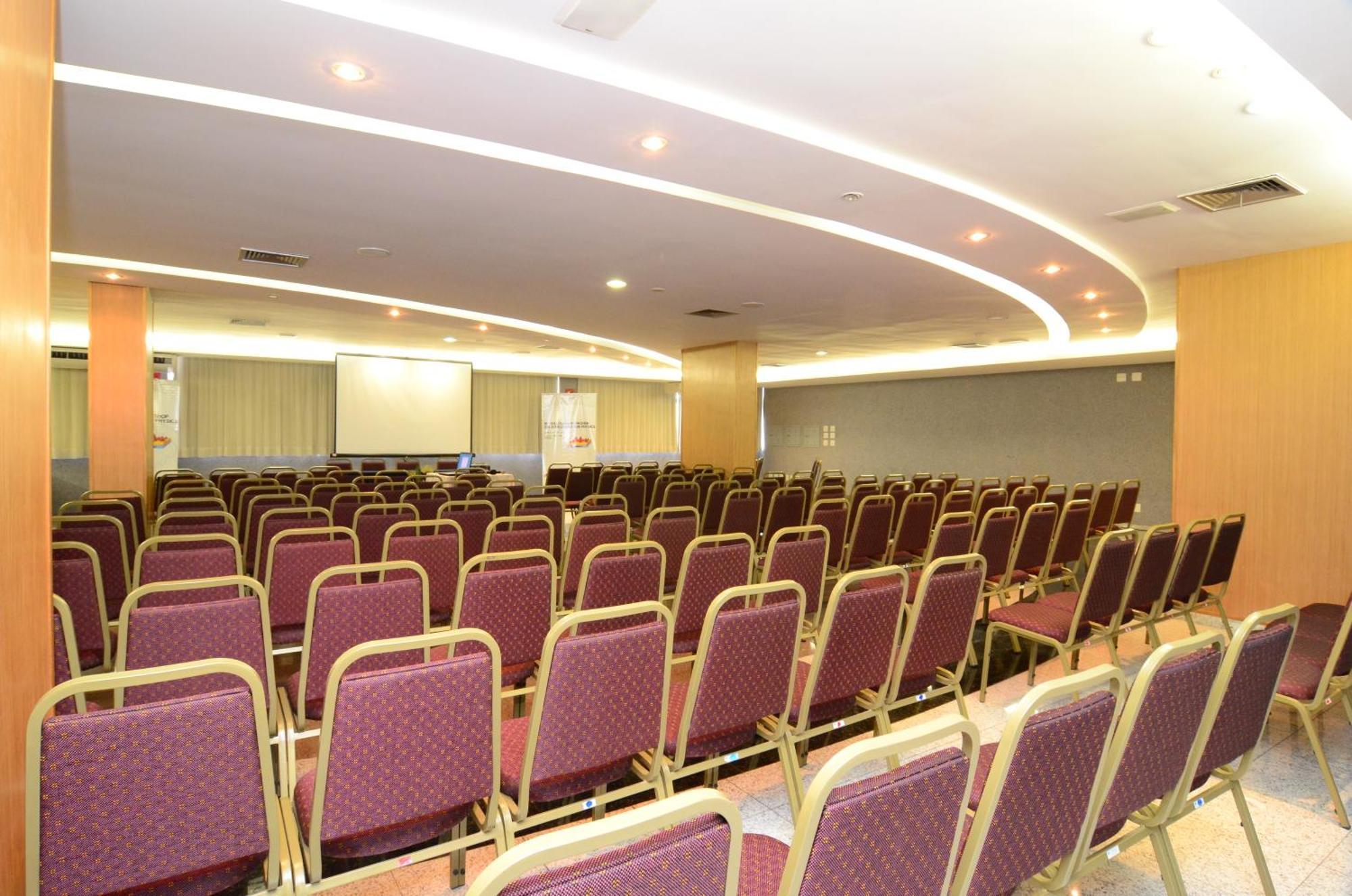 康斯坦丁诺艾文托斯酒店 尤西德福拉 外观 照片 The main auditorium