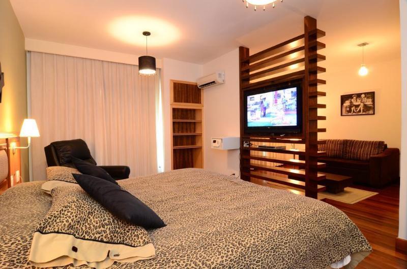 康斯坦丁诺艾文托斯酒店 尤西德福拉 外观 照片 A bedroom with a television