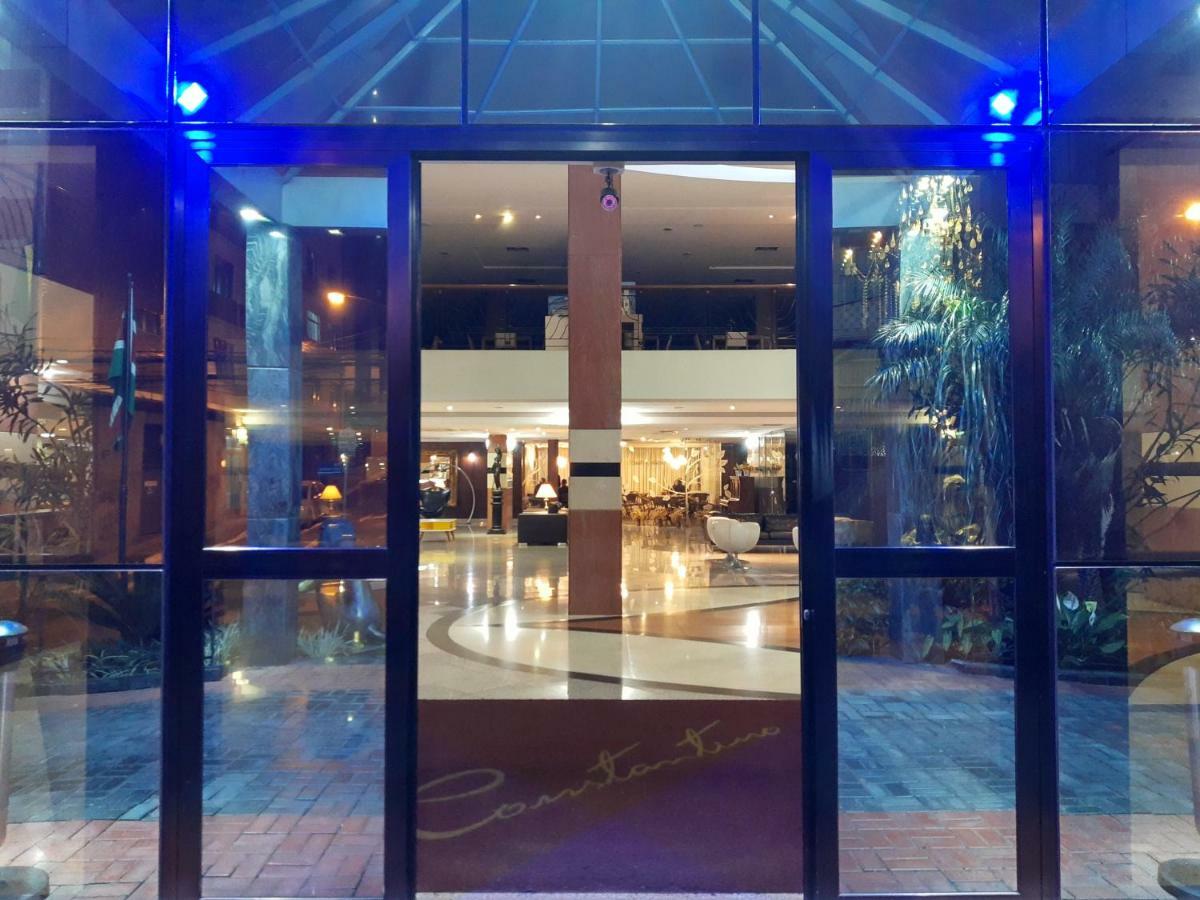 康斯坦丁诺艾文托斯酒店 尤西德福拉 外观 照片 Entrance to the lobby